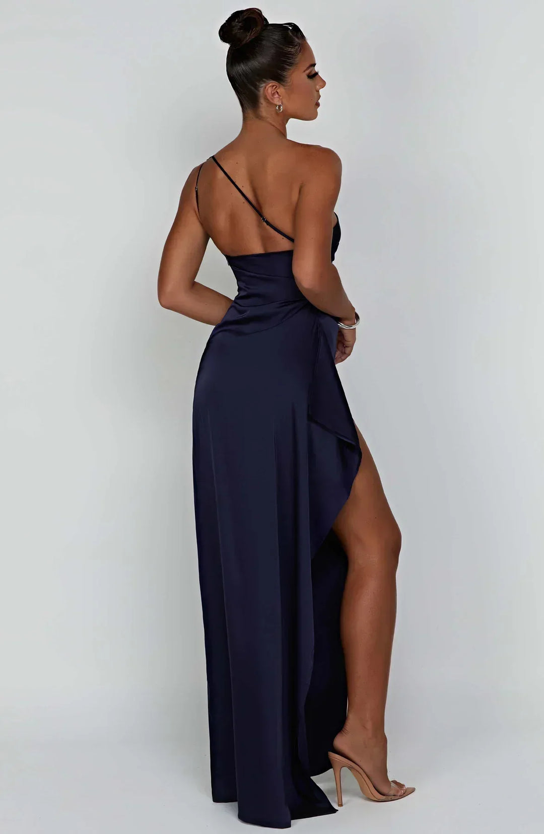Satijnen One-Shoulder Avondjurk met Split – Elegant & Verleidelijk