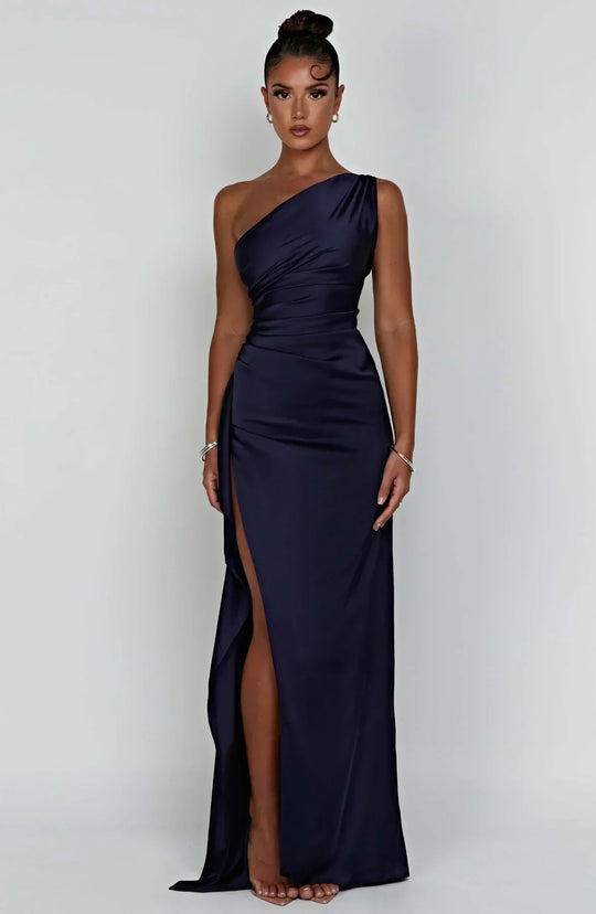 Satijnen One-Shoulder Avondjurk met Split – Elegant & Verleidelijk