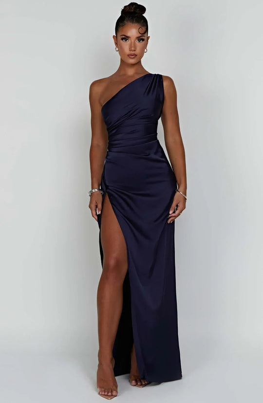 Satijnen One-Shoulder Avondjurk met Split – Elegant & Verleidelijk
