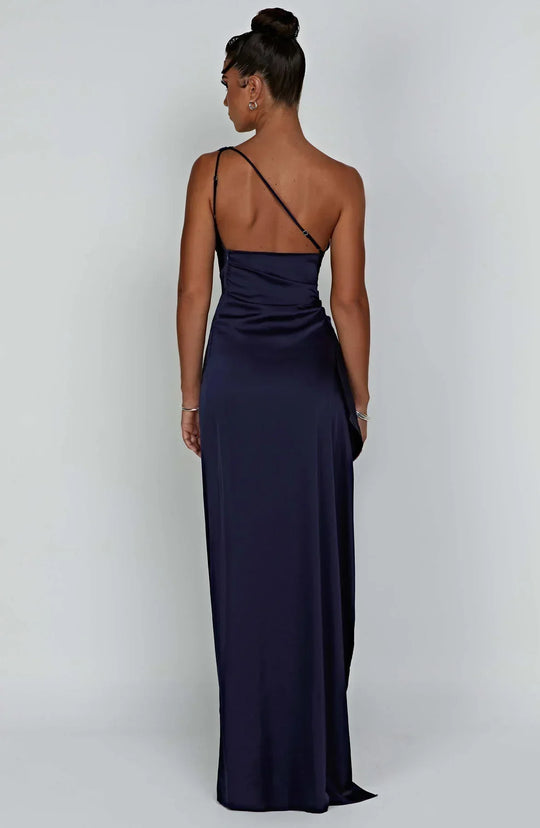 Satijnen One-Shoulder Avondjurk met Split – Elegant & Verleidelijk