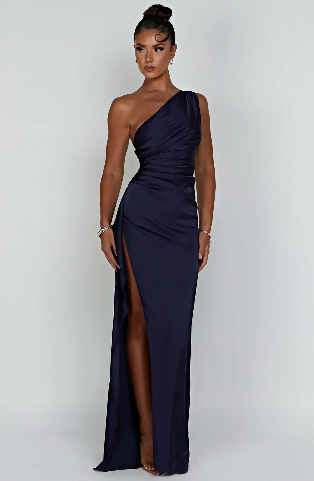 Satijnen One-Shoulder Avondjurk met Split – Elegant & Verleidelijk