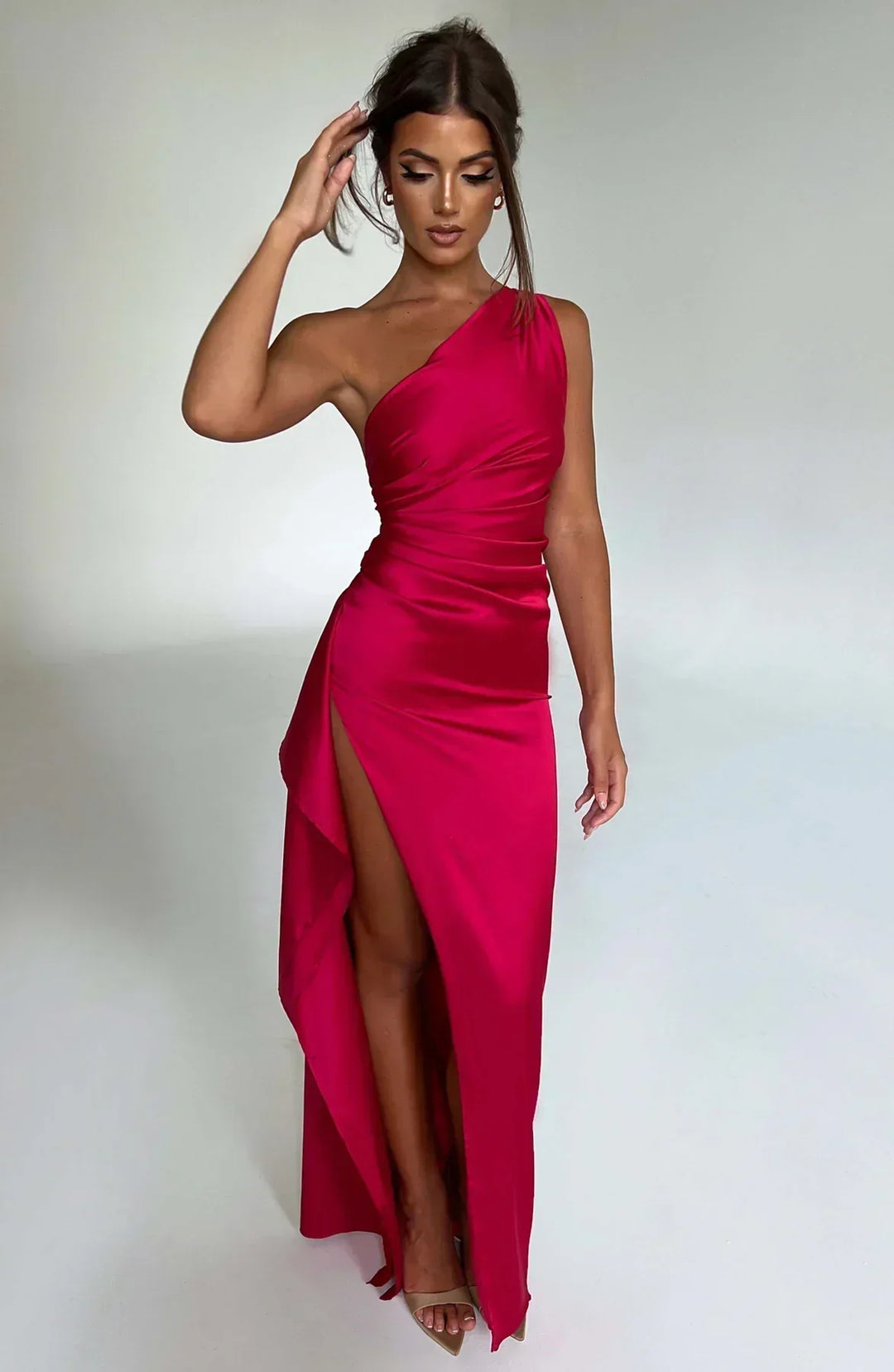 Elara - Luxe Satijnen One-Shoulder Splitjurk