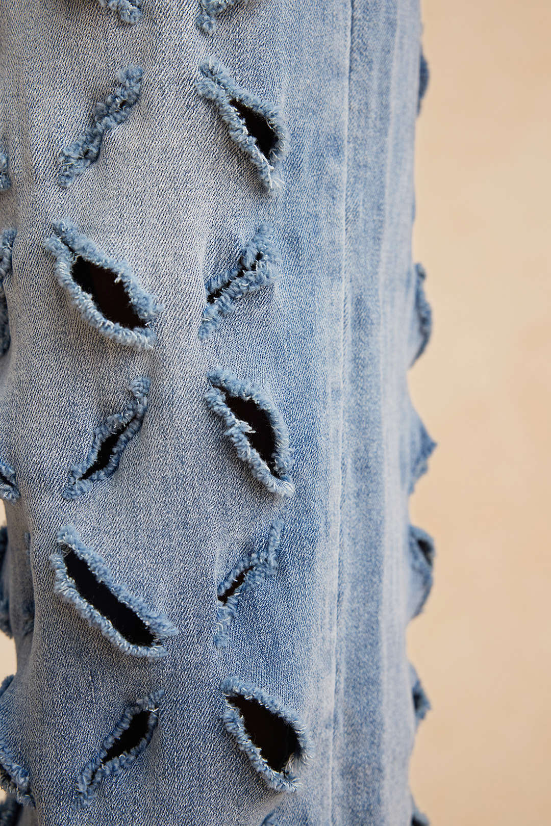 Gescheurde Cut Out Knop Pocket Wijde Pijpen Jeans