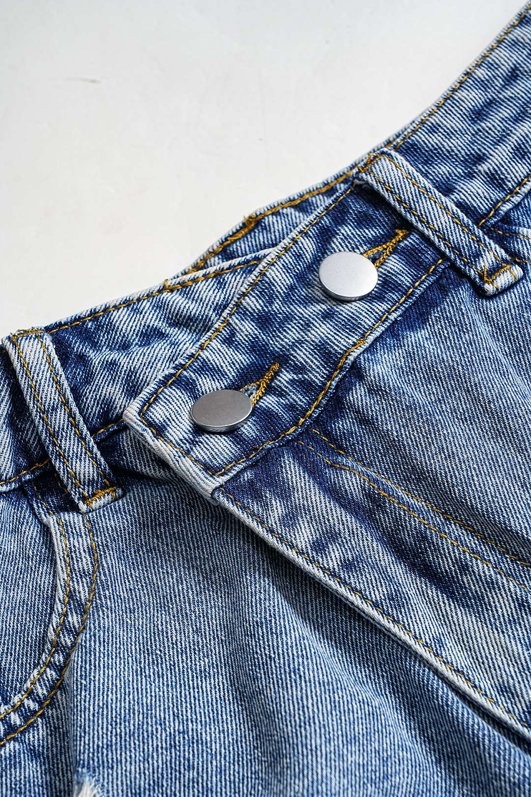 Denim Asymmetrische Gescheurde Knopzak Shorts