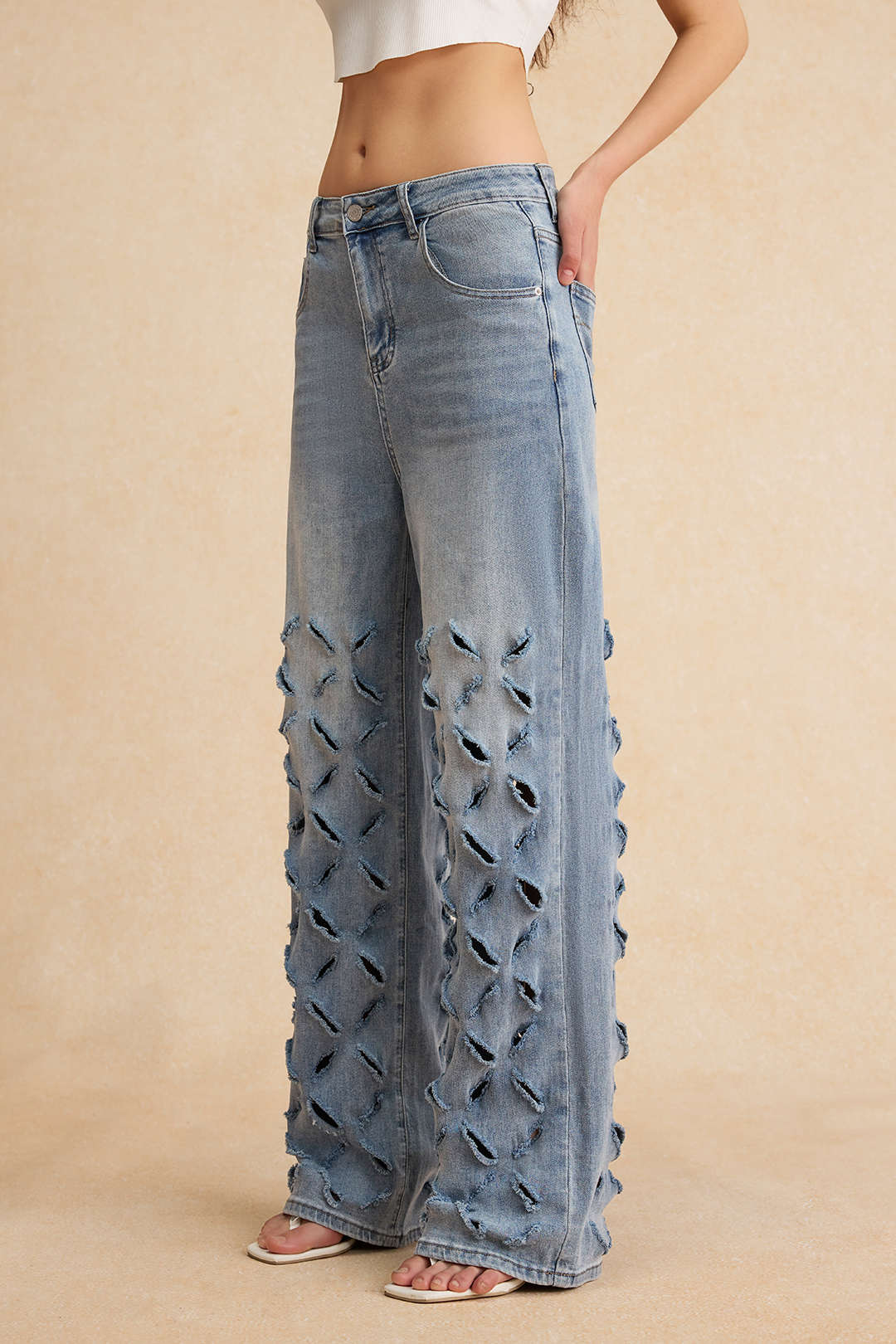 Gescheurde Cut Out Knop Pocket Wijde Pijpen Jeans