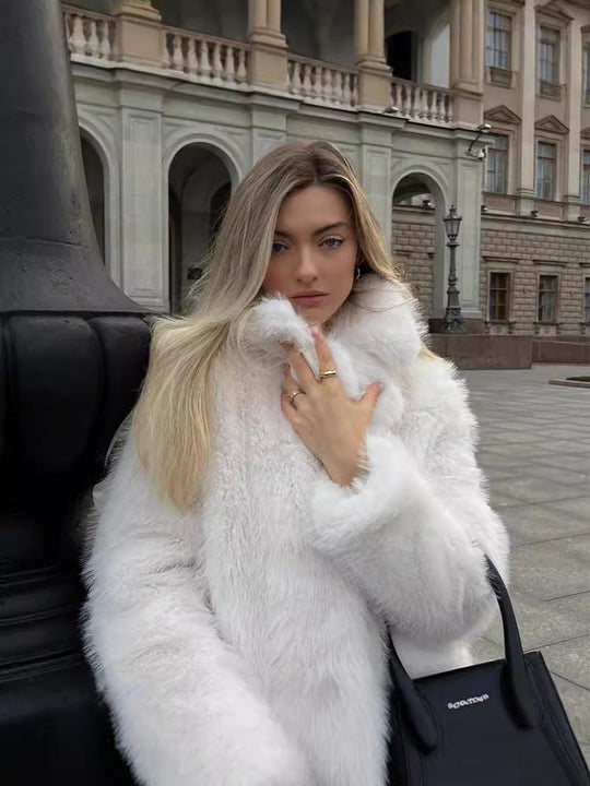 Dames Faux Bont Korte Jas | Zachte Emmeline Modejas | Oversized Winterjas met Comfortabele Pasvorm