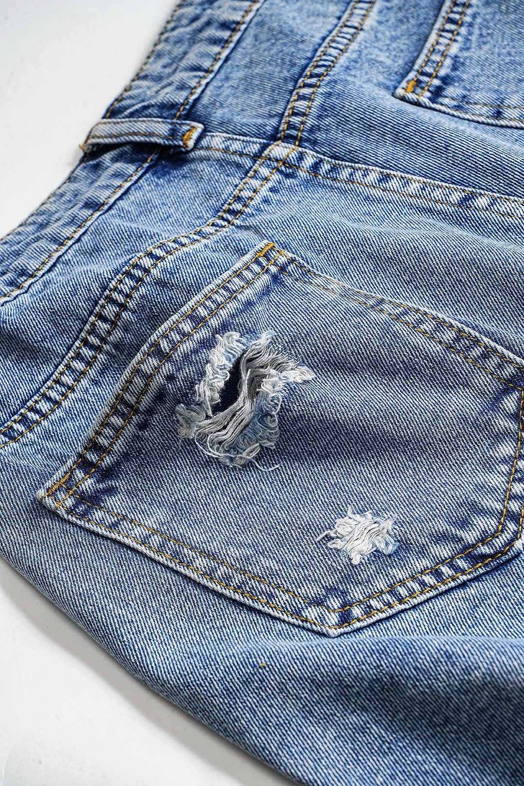 Denim Asymmetrische Gescheurde Knopzak Shorts