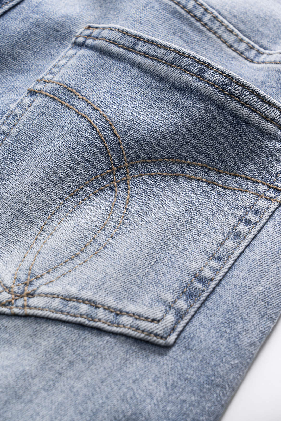 Gescheurde Cut Out Knop Pocket Wijde Pijpen Jeans