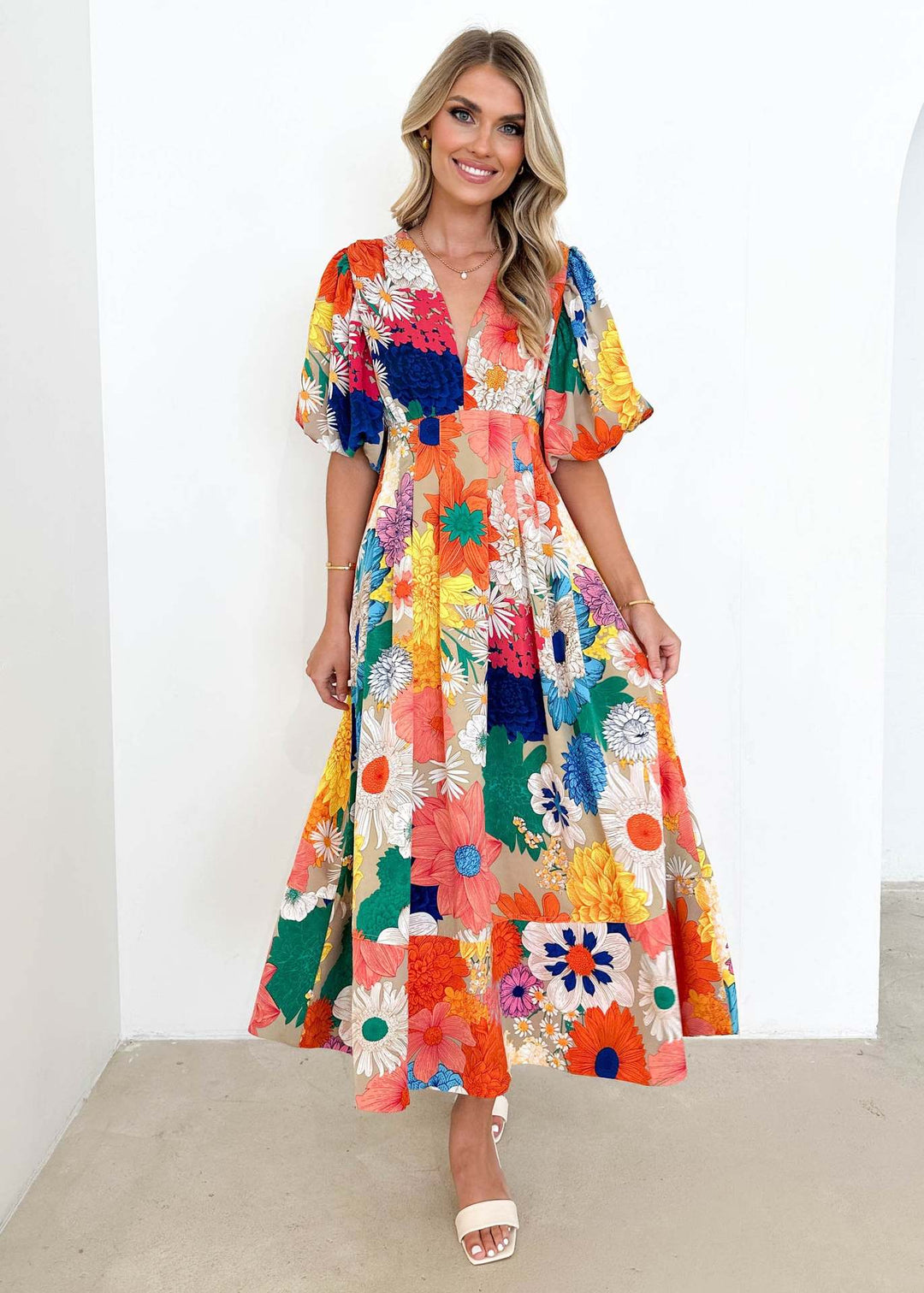 Bloom Elegance – Midi Jurk met Abstracte Bloemenprint