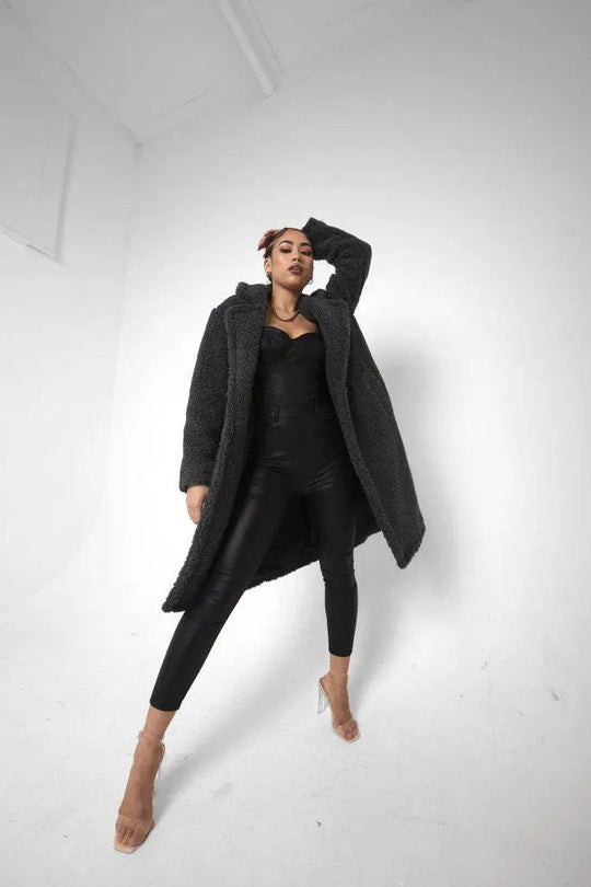 Jackie Dubbelzijdige Borg Teddy Midi Jas | Oversized Pasvorm met Dubbelzijdige Knoopsluiting | Volledig Gevoerd