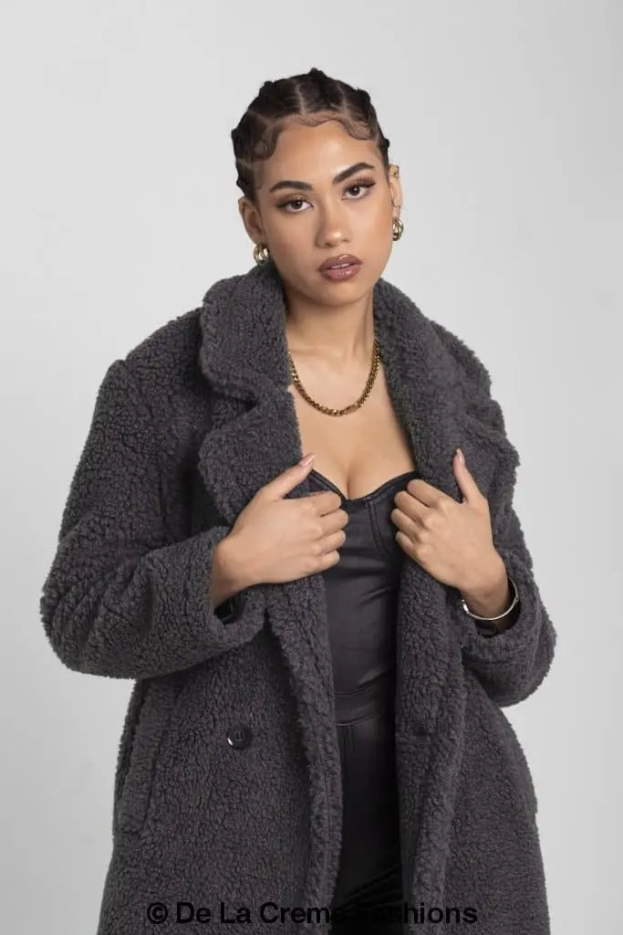 Jackie Dubbelzijdige Borg Teddy Midi Jas | Oversized Pasvorm met Dubbelzijdige Knoopsluiting | Volledig Gevoerd