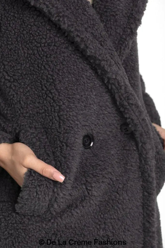 Jackie Dubbelzijdige Borg Teddy Midi Jas | Oversized Pasvorm met Dubbelzijdige Knoopsluiting | Volledig Gevoerd