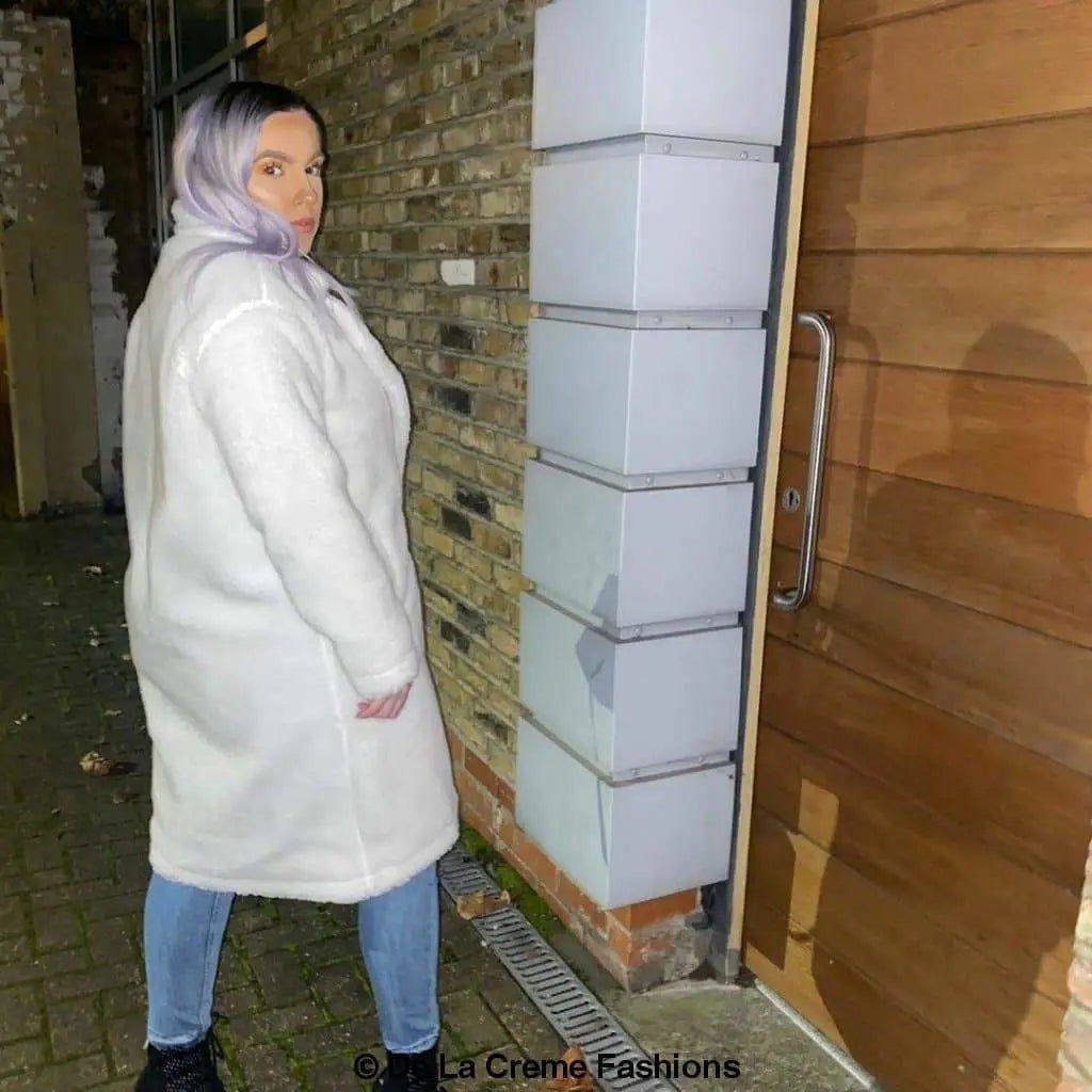 Jackie Dubbelzijdige Borg Teddy Midi Jas | Oversized Pasvorm met Dubbelzijdige Knoopsluiting | Volledig Gevoerd