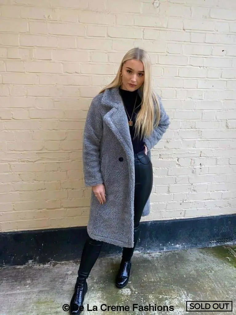Jackie Dubbelzijdige Borg Teddy Midi Jas | Oversized Pasvorm met Dubbelzijdige Knoopsluiting | Volledig Gevoerd