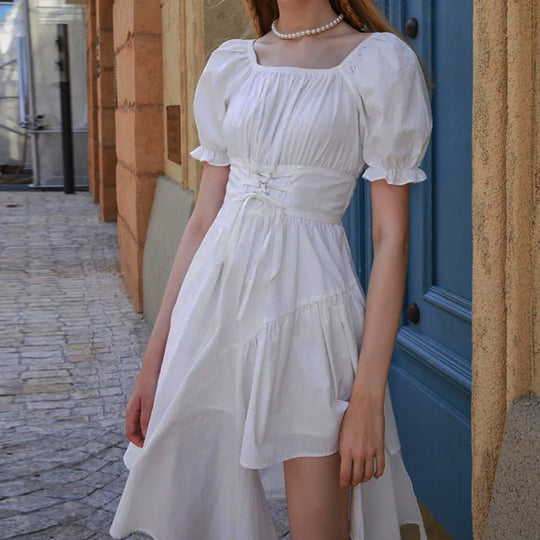 Dames asymmetrische jurk met pofmouwen en strik in de taille