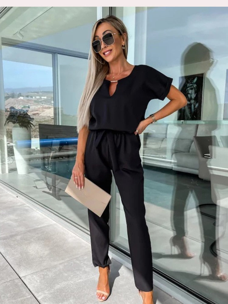 Elara Jumpsuit met Strikdetail – Stijlvol, Comfortabel en Veelzijdig